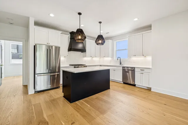 $699,900 | 828 E Watts Lane, Nashville, TN 37209