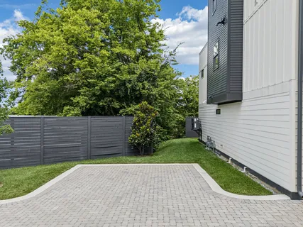 a view of a backyard with pathway