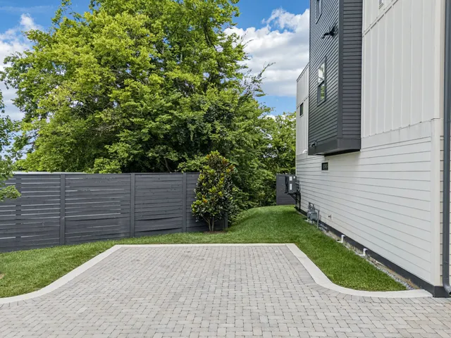 $699,900 | 828 E Watts Lane, Nashville, TN 37209