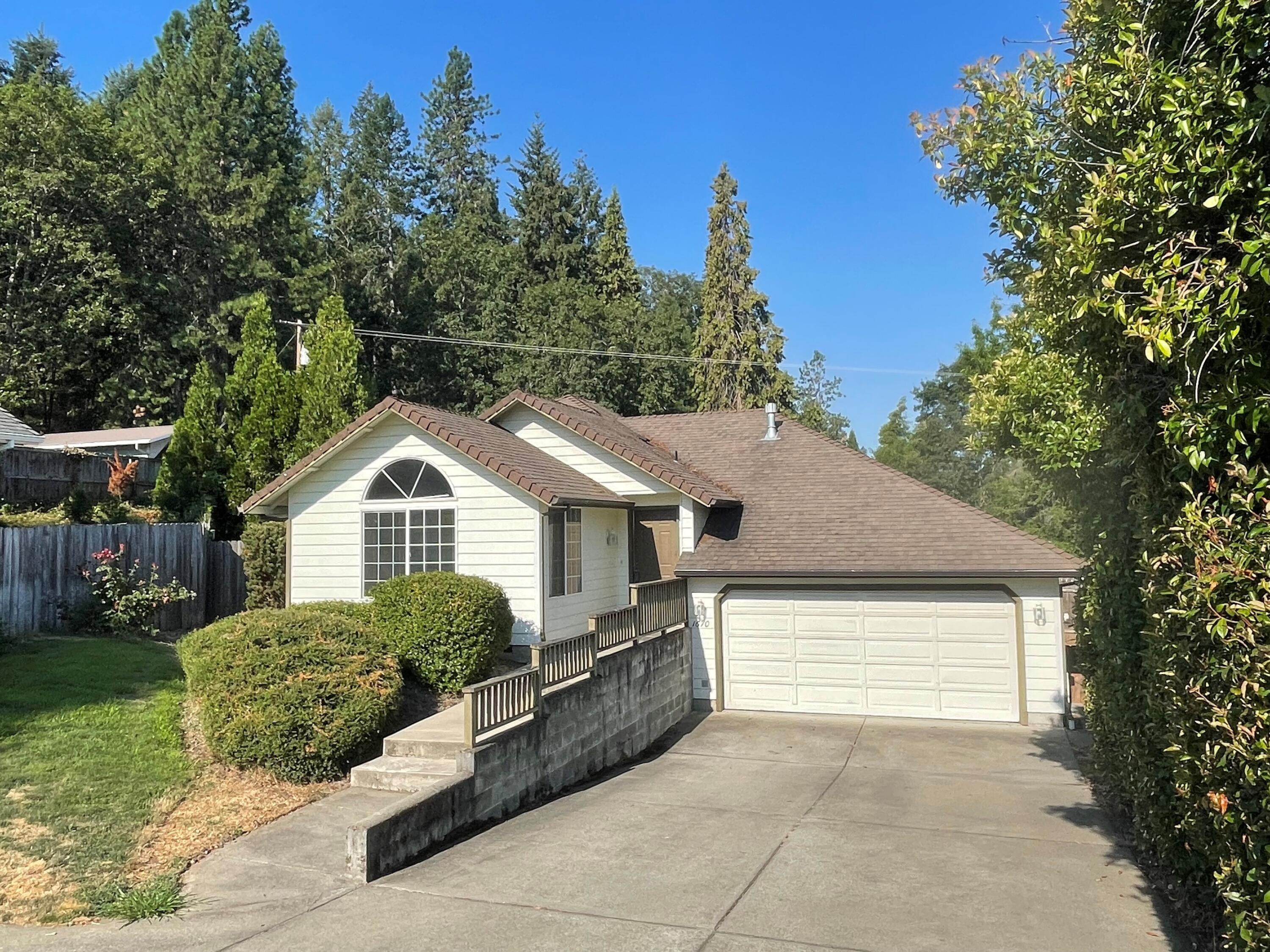 1670 West Harbeck Road Grants Pass, OR 97527 - Photo 2 of 17 2