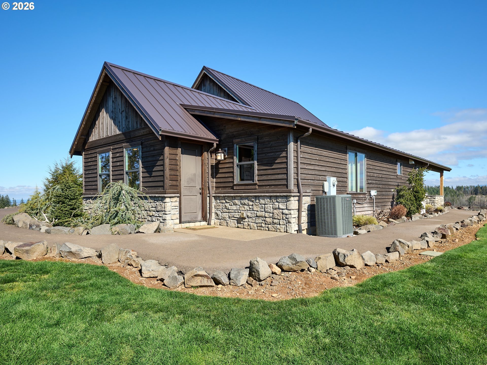 38252 South Blair Road Molalla, OR 97038 - Photo 27 of 47 a front view of a house with garden