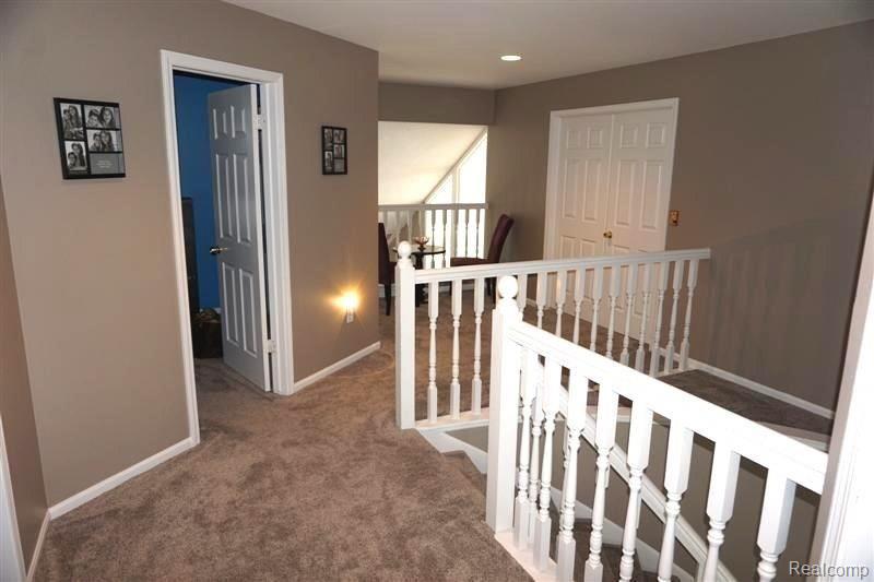 30880 Country Ridge Circle Farmington Hills, MI 48331 - Photo 18 of 37