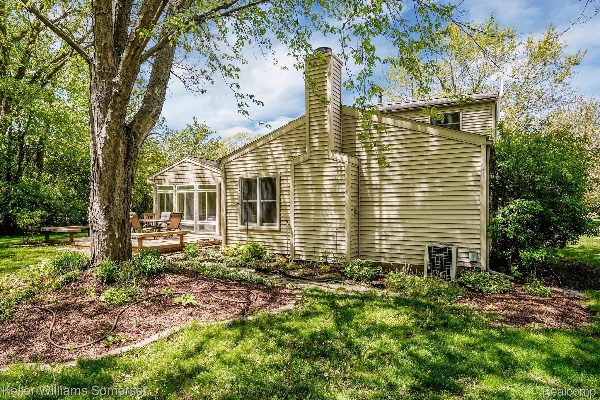 42981 Barchester Road Canton, MI 48187 - Photo 4 of 25 4-web-or-mls-42931 Barchester Rd Canton0004.jpg