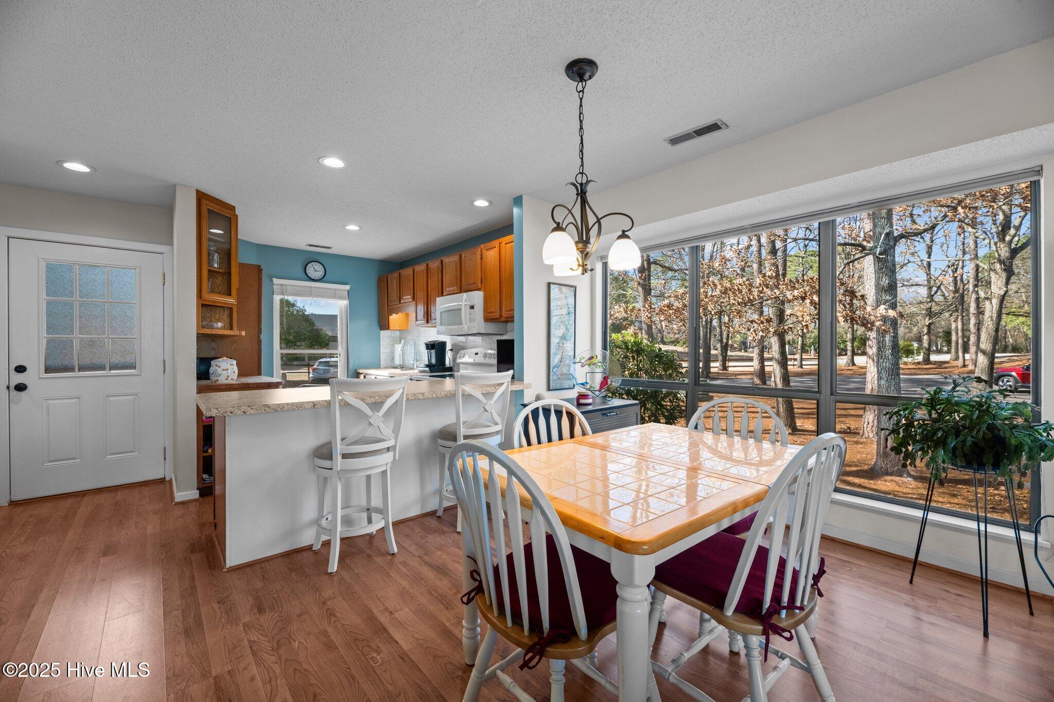 7402 Windward Drive New Bern, NC 28560 - Photo 11 of 46 Dining incl breakfast bar