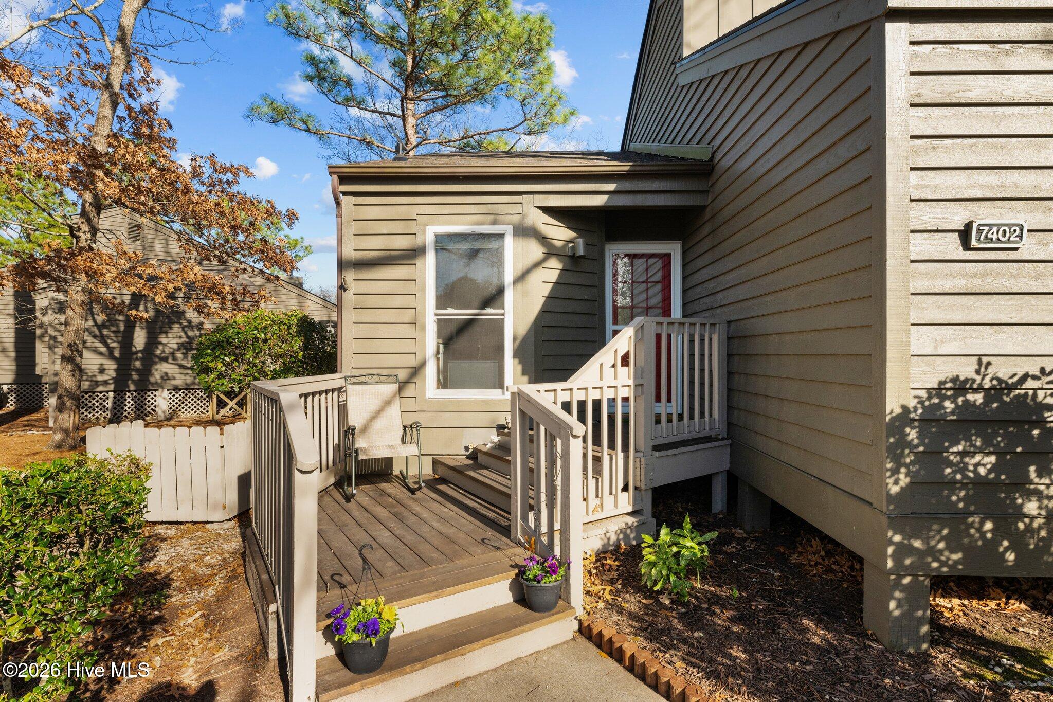 7402 Windward Drive New Bern, NC 28560 - Photo 2 of 46 40-web-or-mls-DSC_5573