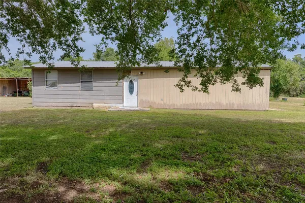 a view of a yard with a tree