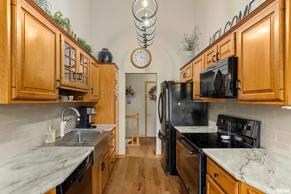 $560,000 | 377 Ten Mile Creek Road, East Peoria, IL 61611