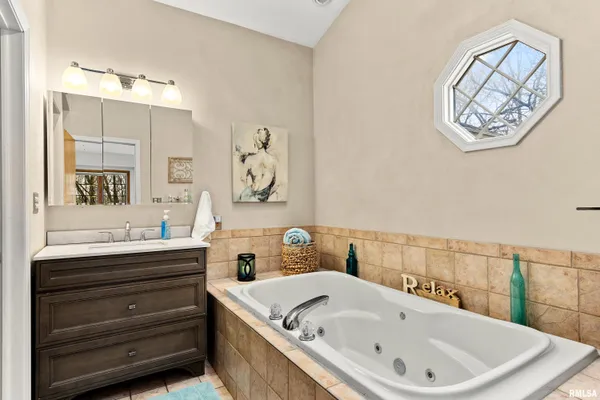 $560,000 | 377 Ten Mile Creek Road, East Peoria, IL 61611