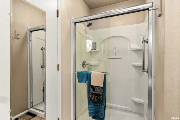 $560,000 | 377 Ten Mile Creek Road, East Peoria, IL 61611