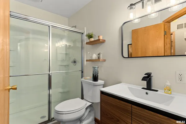 $560,000 | 377 Ten Mile Creek Road, East Peoria, IL 61611