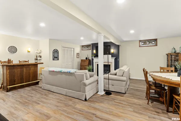 $560,000 | 377 Ten Mile Creek Road, East Peoria, IL 61611