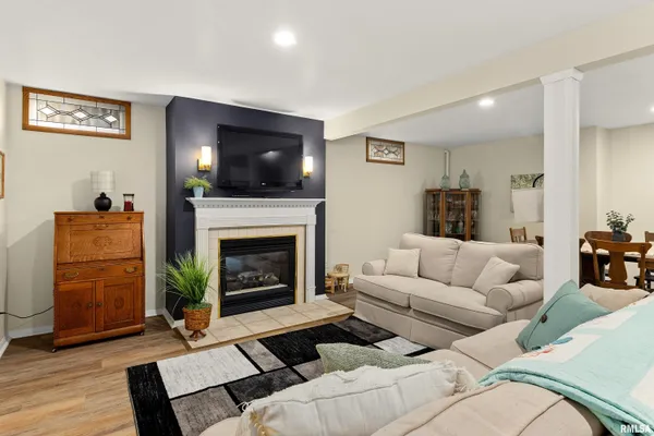 $560,000 | 377 Ten Mile Creek Road, East Peoria, IL 61611