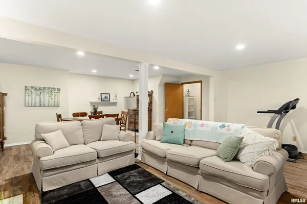 $560,000 | 377 Ten Mile Creek Road, East Peoria, IL 61611