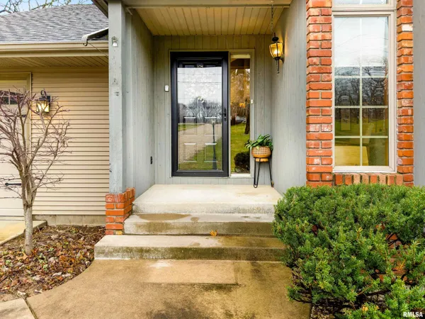 $560,000 | 377 Ten Mile Creek Road, East Peoria, IL 61611