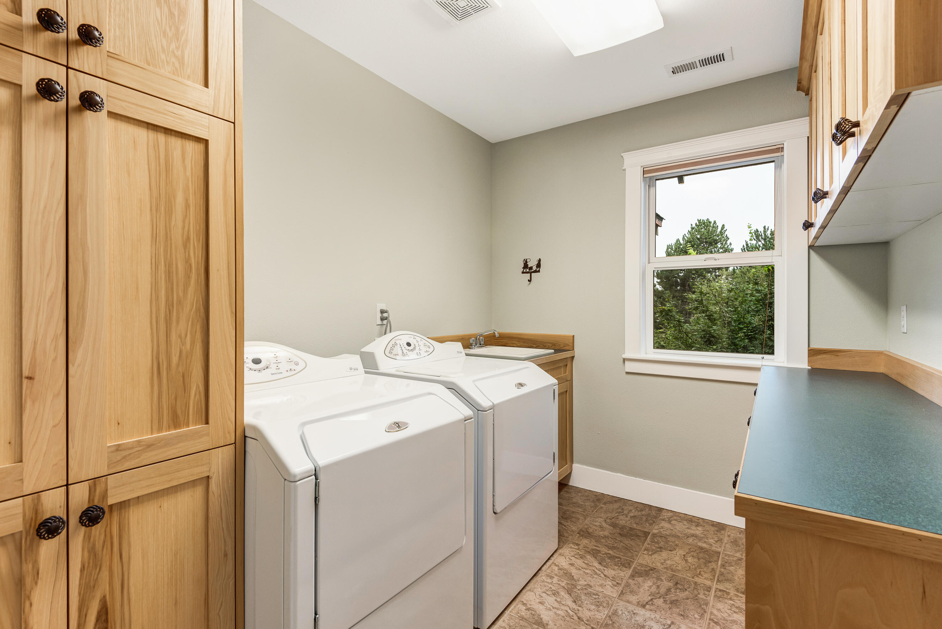 20269 Marsh Road Bend, OR 97703 - Photo 32 of 56 35