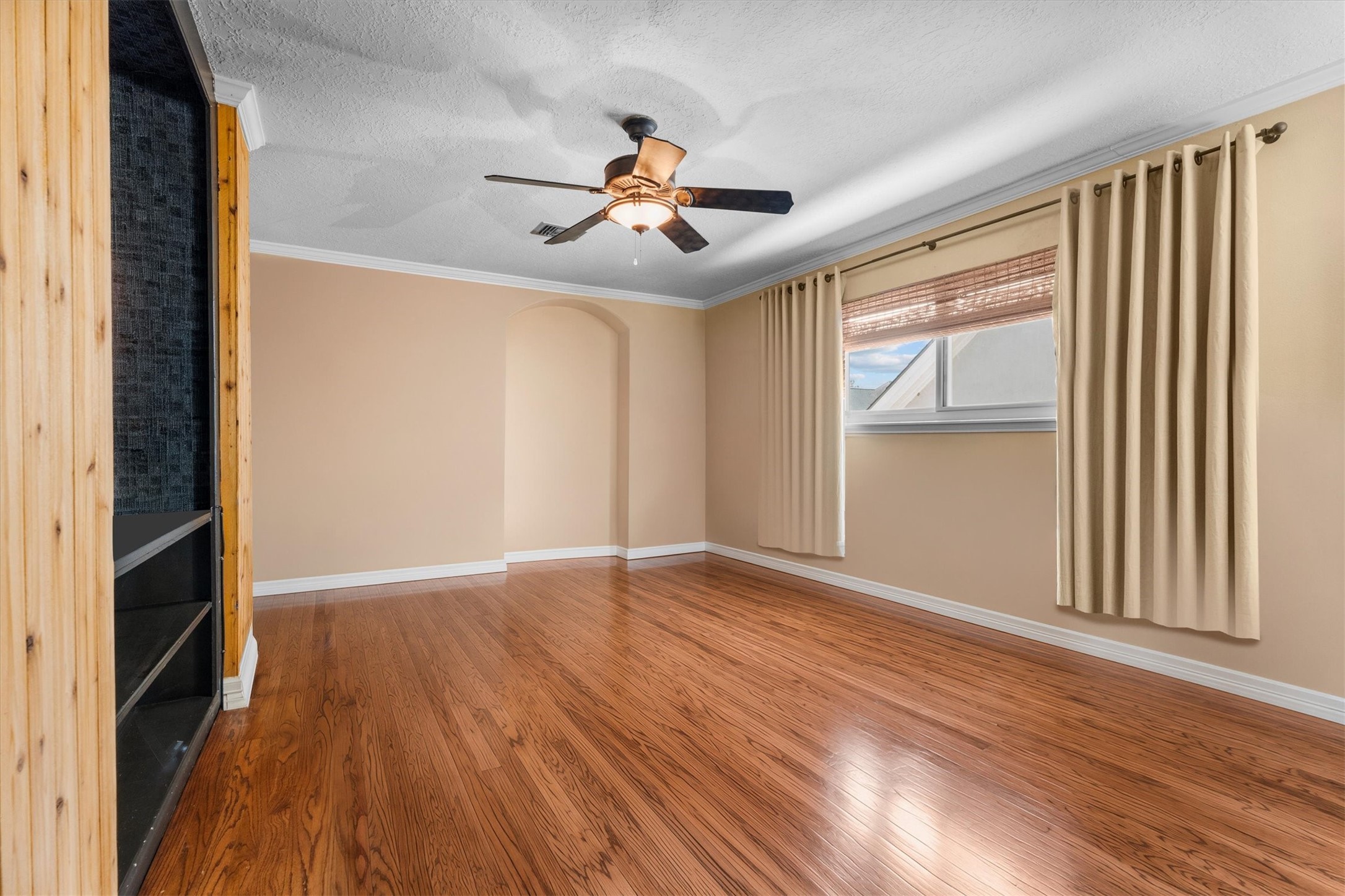 9103 Herts Road Spring, TX 77379 - Photo 28 of 46 Room has been virtually emptied to highlight the space, layout, and functionality.