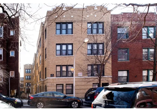 $2,395 | 837.5 West Cornelia Avenue, Unit 3S, Chicago, IL 60657