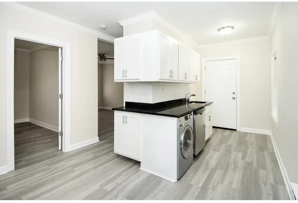 $2,395 | 837.5 West Cornelia Avenue, Unit 3S, Chicago, IL 60657