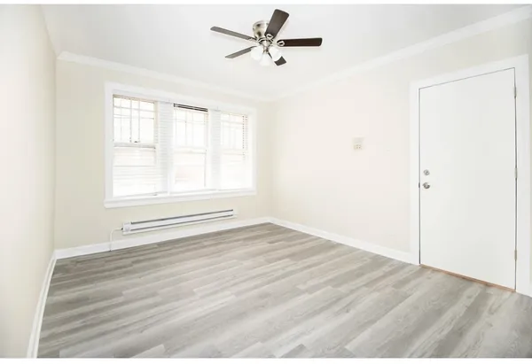 $2,395 | 837.5 West Cornelia Avenue, Unit 3S, Chicago, IL 60657