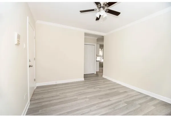 $2,395 | 837.5 West Cornelia Avenue, Unit 3S, Chicago, IL 60657