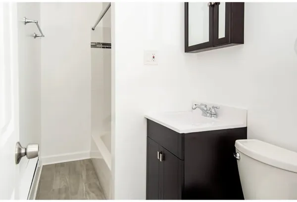 $2,395 | 837.5 West Cornelia Avenue, Unit 3S, Chicago, IL 60657