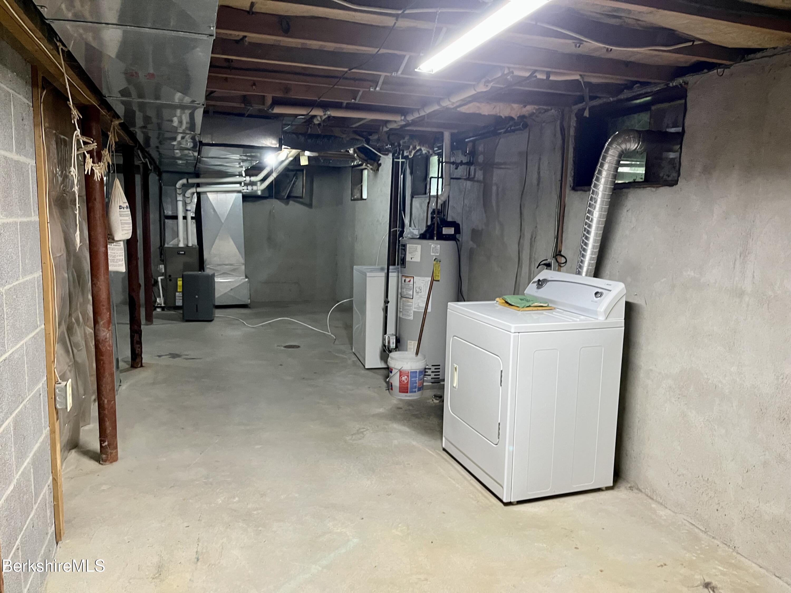 28 Chestnut Street Dalton, MA 01226 - Photo 27 of 33 a utility room with dryer and washer