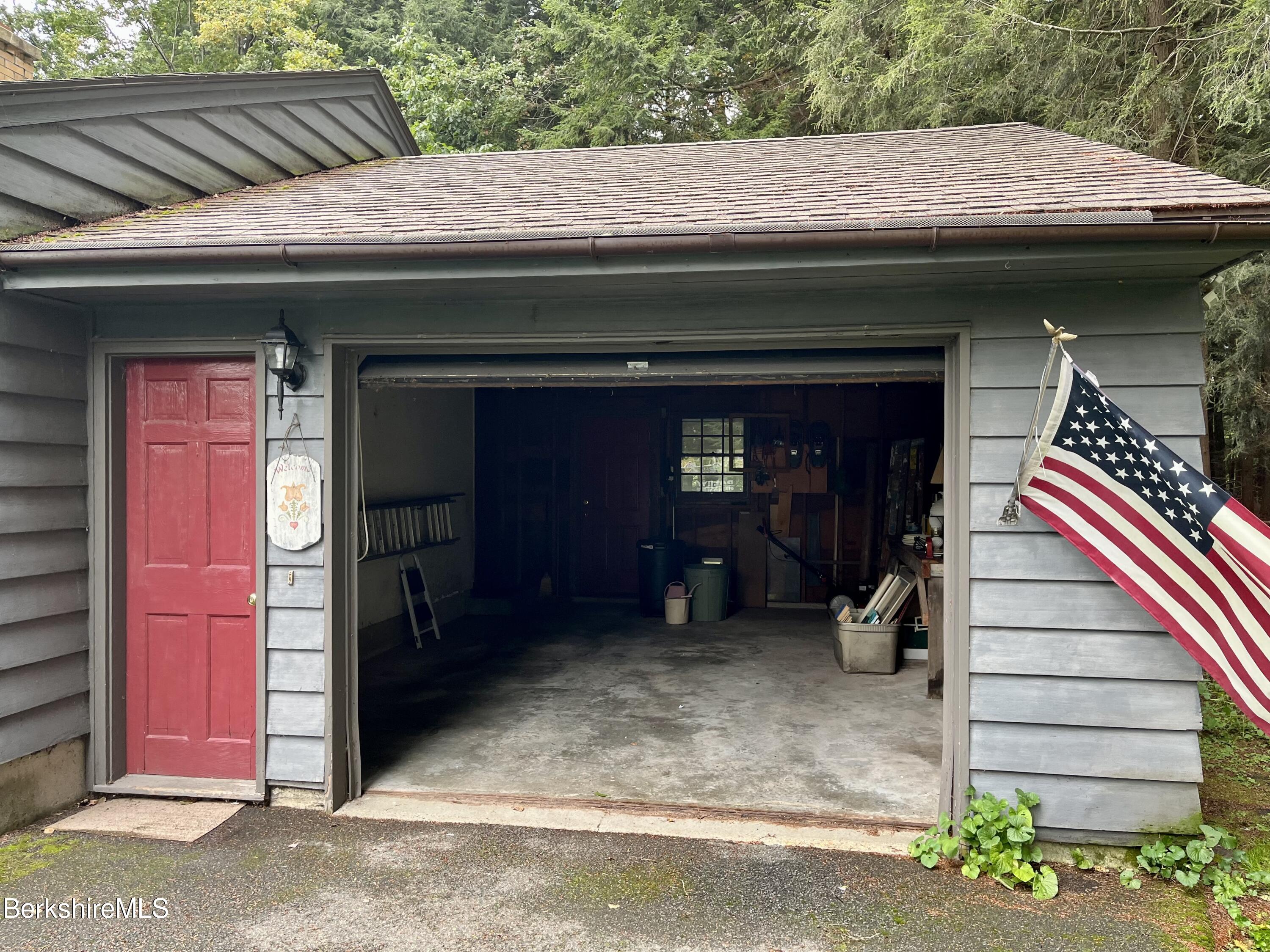 28 Chestnut Street Dalton, MA 01226 - Photo 31 of 33 a front view of a house