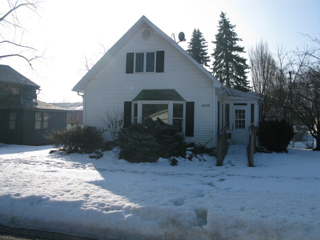 306 East Oak Street Butler, IN 46721 - Photo 1 of 9