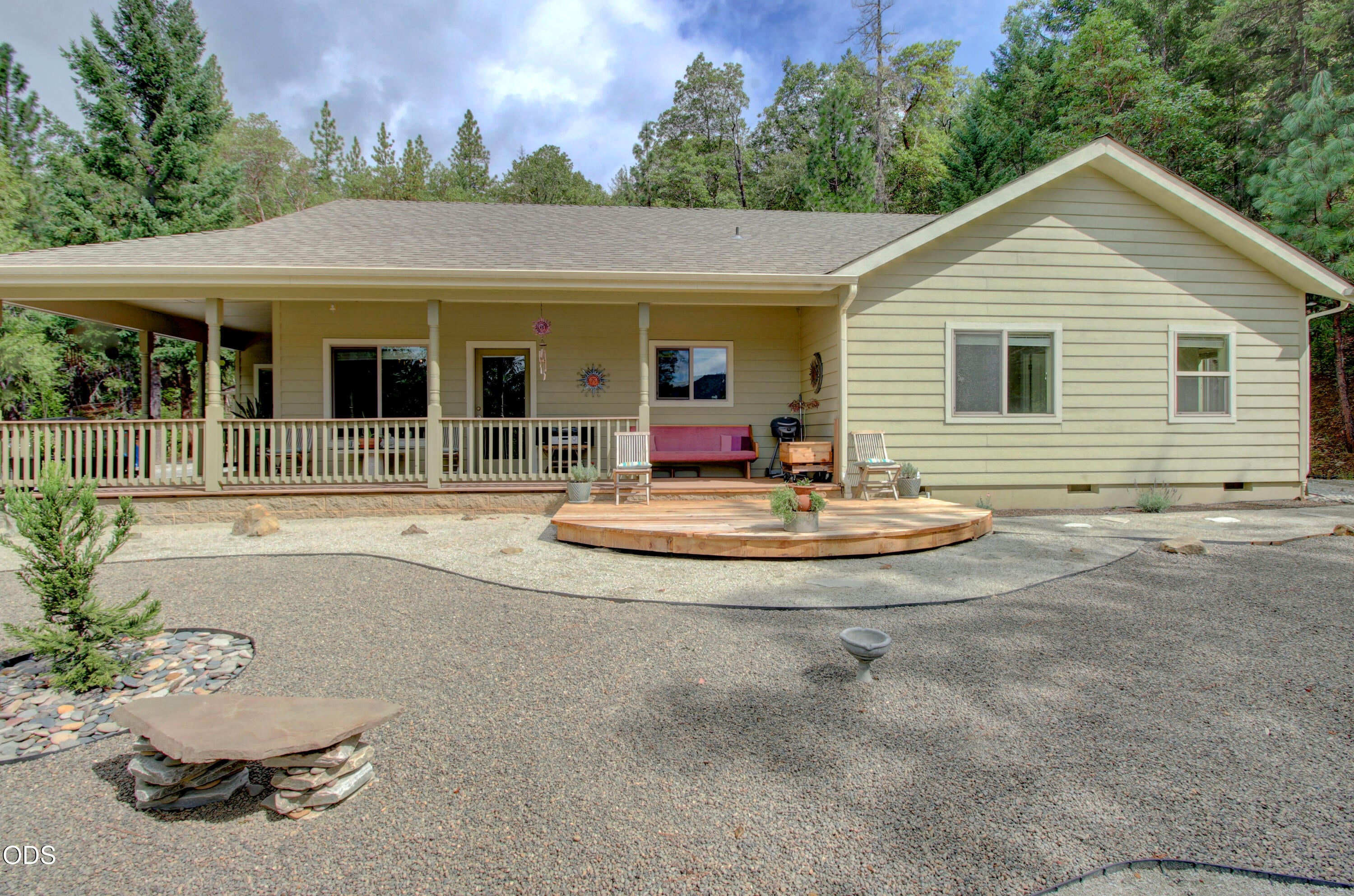 665 Winona Road Grants Pass, OR 97526 - Photo 4 of 27 Gallery Image 4