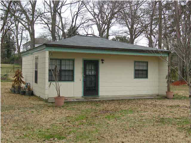 236 Court Street Raymond, MS 39154 - Photo 1 of 1 front view