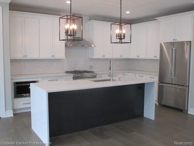 4107 Buckingham Road Royal Oak, MI 48073 - Photo 14 of 46 EXTRA LARGE ISLAND