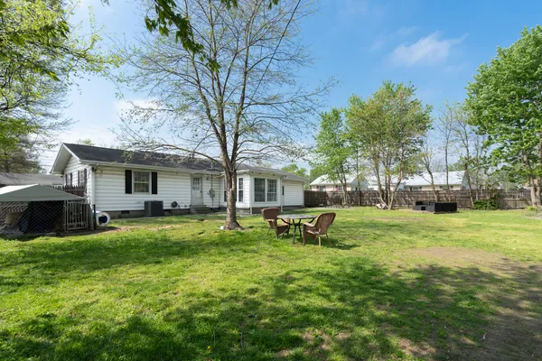 $165,000 | 1810 West Chestnut Street, Marion, IL 62959