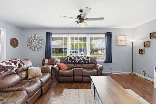 $165,000 | 1810 West Chestnut Street, Marion, IL 62959