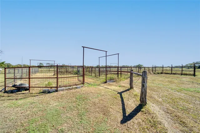 $769,000 | 24644 Old Highway 6, Navasota, TX 77868