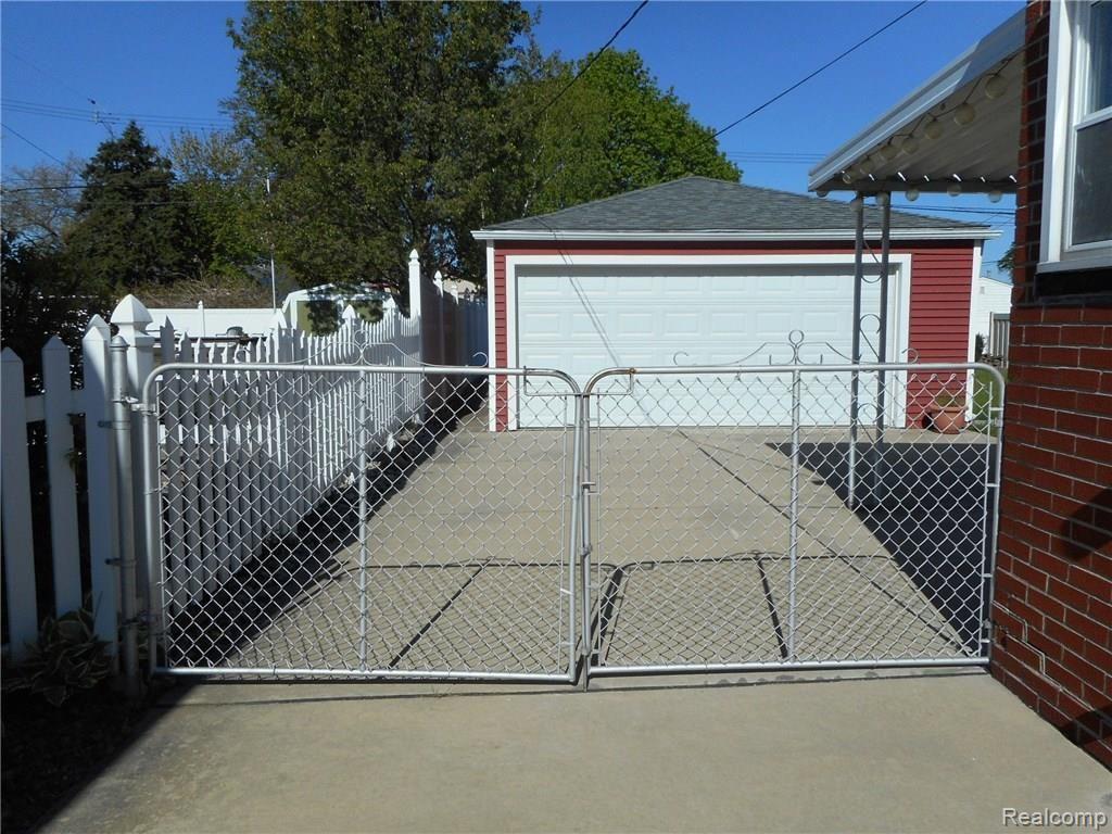 17544 Clark Street Riverview, MI 48193 - Photo 6 of 61 FULLY FENCED YARD