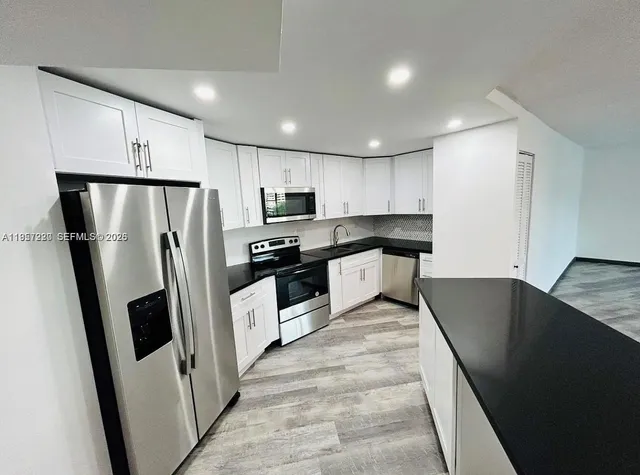 $1,900 | 800 Parkview Drive, Unit 612, Hallandale Beach, FL 33009