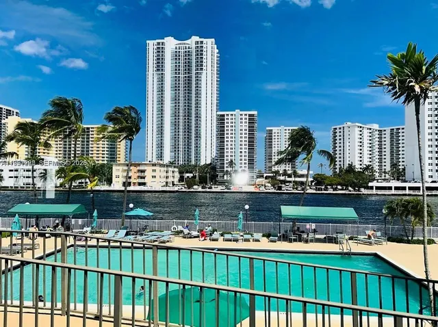 $1,900 | 800 Parkview Drive, Unit 612, Hallandale Beach, FL 33009
