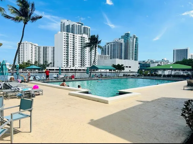 $1,900 | 800 Parkview Drive, Unit 612, Hallandale Beach, FL 33009