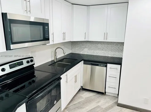 $1,900 | 800 Parkview Drive, Unit 612, Hallandale Beach, FL 33009