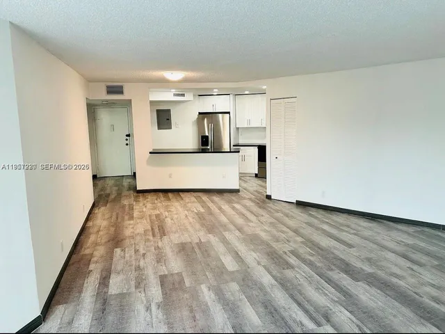 $1,900 | 800 Parkview Drive, Unit 612, Hallandale Beach, FL 33009
