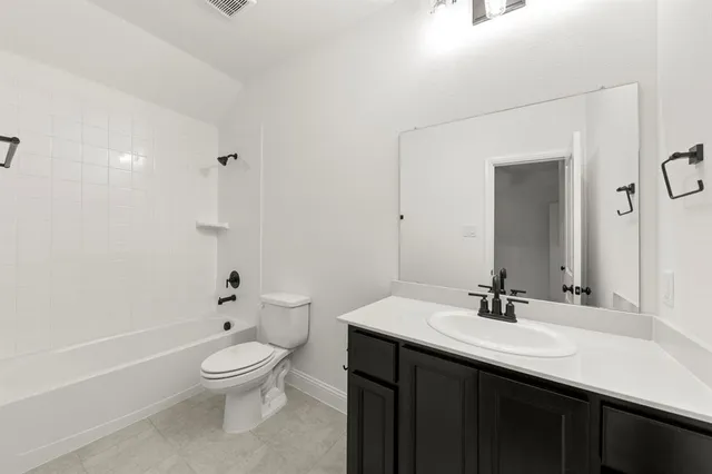 $379,970 | 4043 Bedford Drive, Heartland, TX 75114