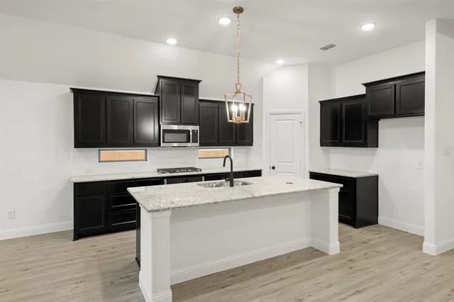 $379,970 | 4043 Bedford Drive, Heartland, TX 75114