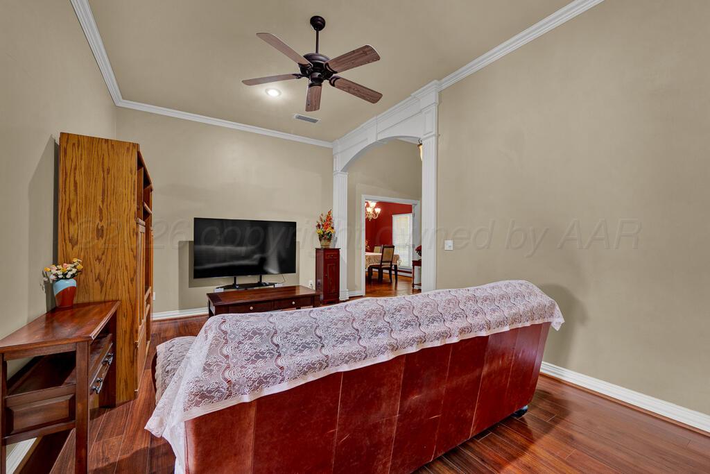 4805 Wesley Road Amarillo, TX 79119 - Photo 5 of 37 living room 2