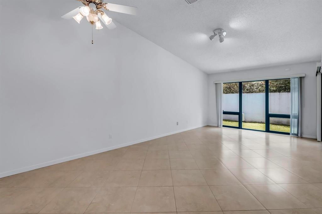 6796 North Pine Island Road, Unit 6796 Tamarac, FL 33321 - Photo 14 of 36