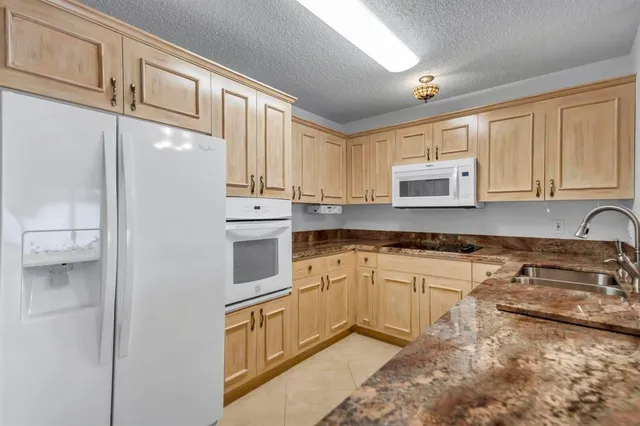 $374,900 | 6796 North Pine Island Road, Unit 6796, Tamarac, FL 33321