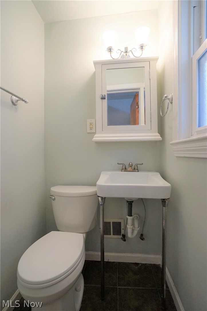3655 Rolliston Road Cleveland, OH 44120 - Photo 13 of 27