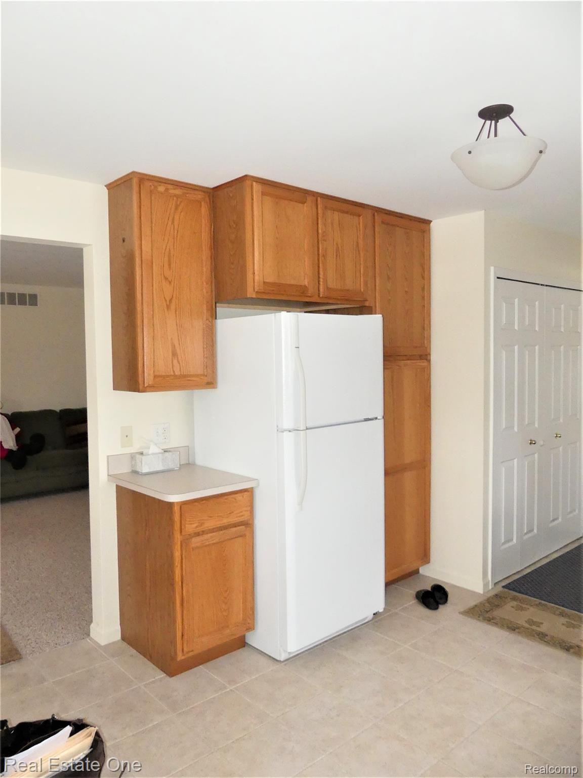 23913 Carter Road, Unit 26 Trenton, MI 48183 - Photo 11 of 29 P1020739.JPG