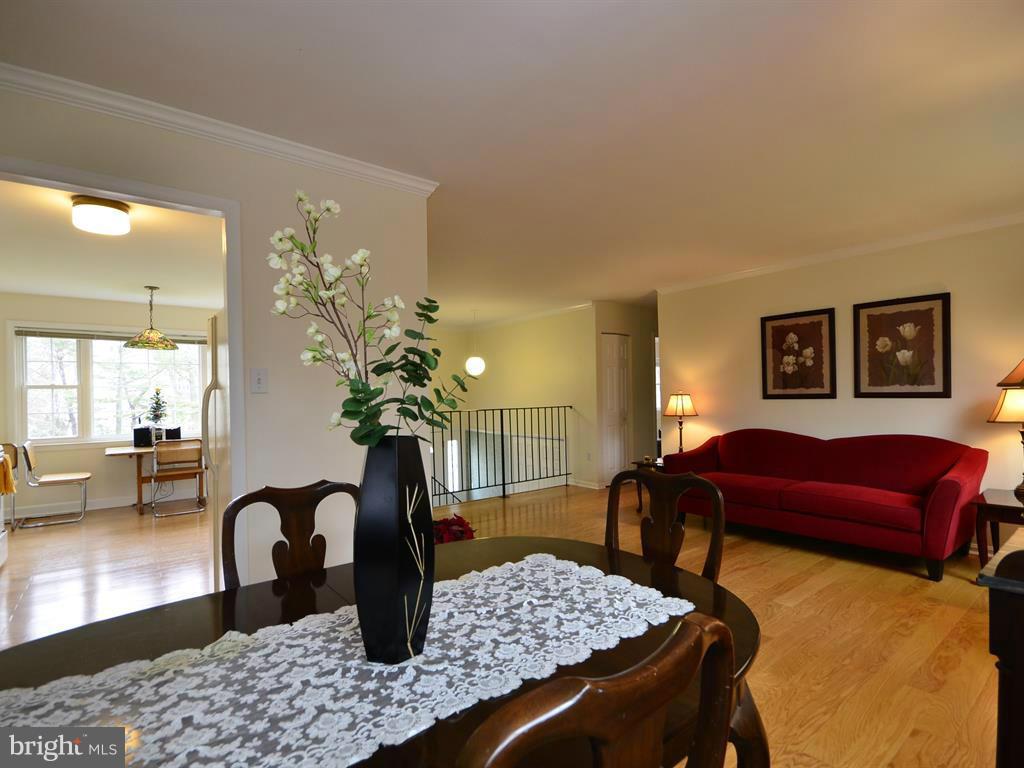 2416 Ivywood Road Reston, VA 20191 - Photo 3 of 27 Living Room