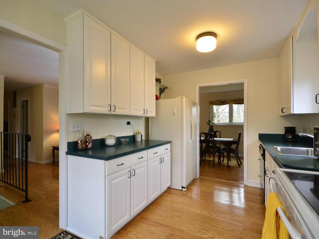 2416 Ivywood Road Reston, VA 20191 - Photo 6 of 27 Kitchen