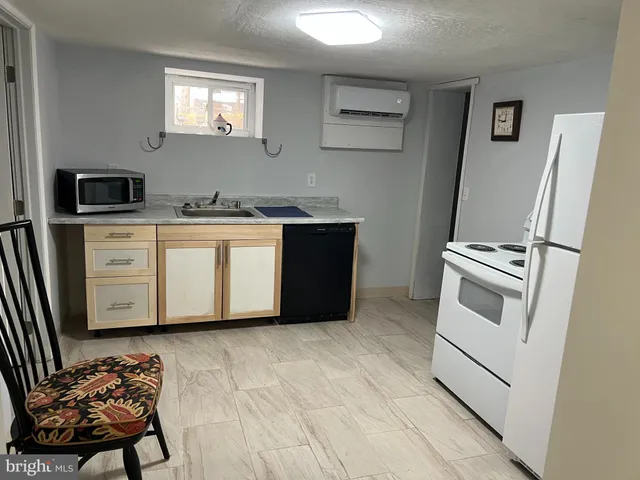 $2,400 | 604 # 4 E Oak Street, Oakland, MD 21550